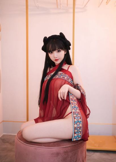 扒开她粉嫩的小缝尿进去动漫_免费国语在线观看